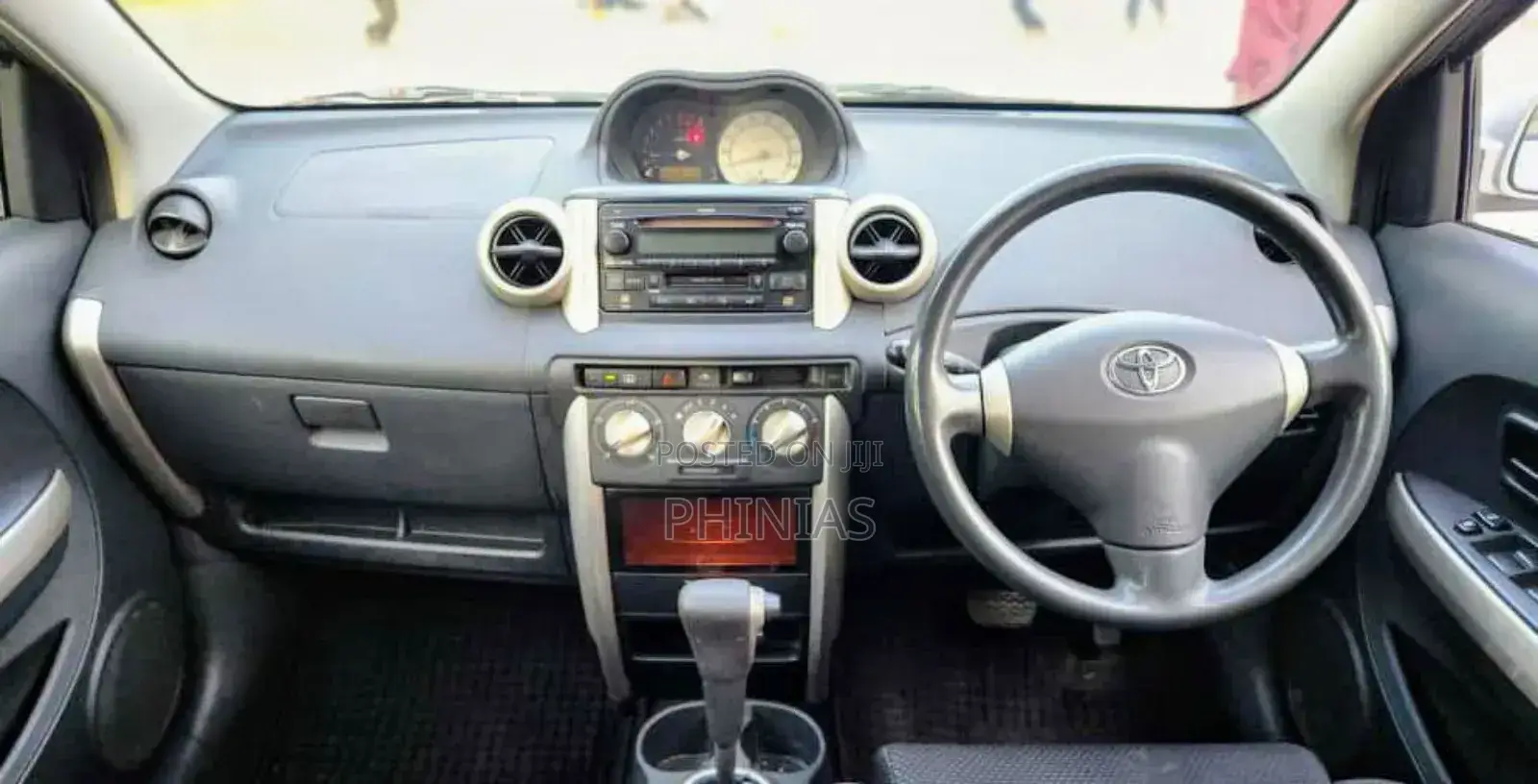 Toyota IST 2004 Silver