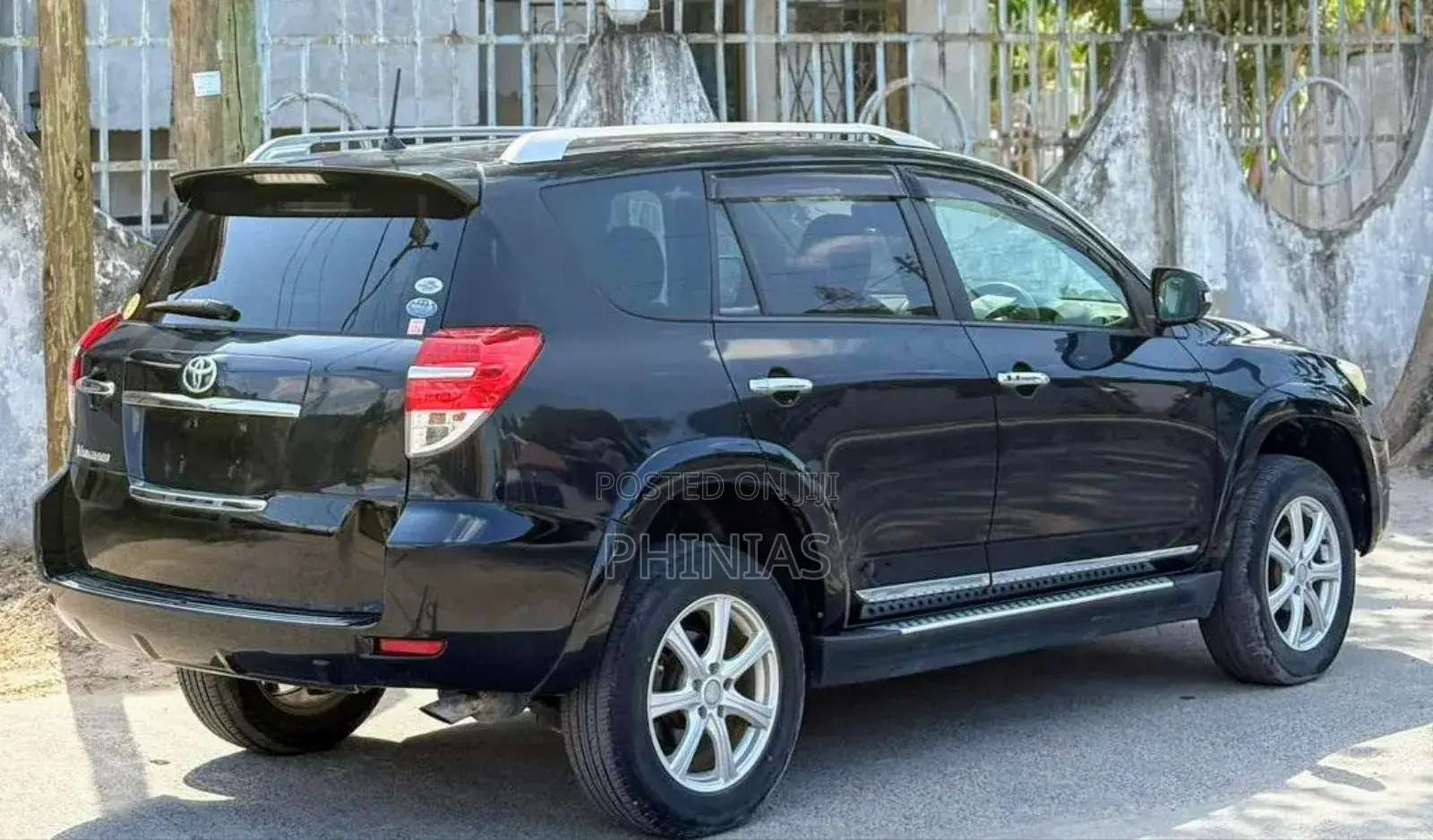Toyota Vanguard 2011 Black