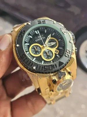 Invicta Bolt Zeus Magnum Men's Watch With a Black Dial and Gold-Tone