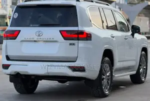 Toyota Land Cruiser 2024 Ivory