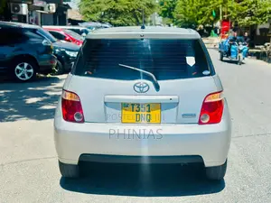 Toyota IST 2004 Silver