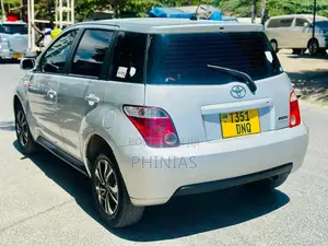 Toyota IST 2004 Silver