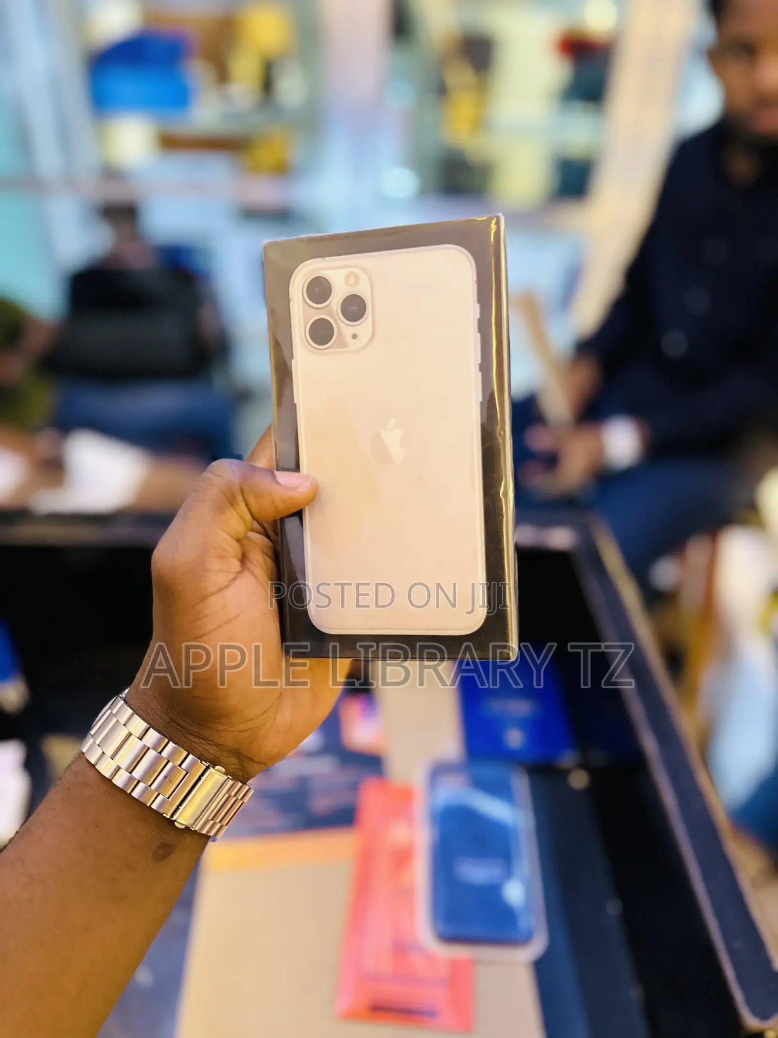 New Apple iPhone 11 Pro Max 256 GB Gold