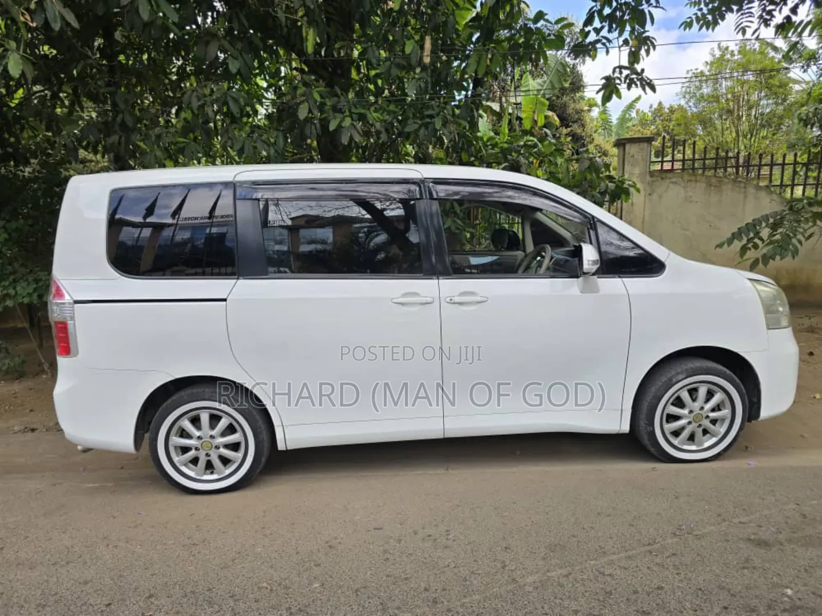 Toyota Noah 2009 White