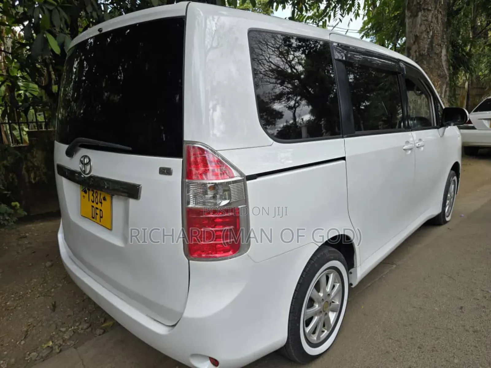 Toyota Noah 2009 White