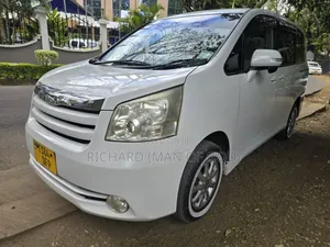 Toyota Noah 2009 White