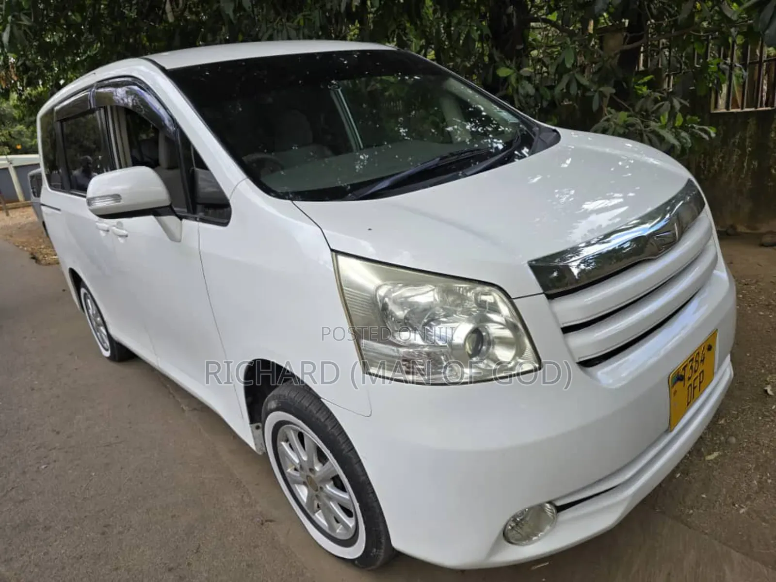 Toyota Noah 2009 White