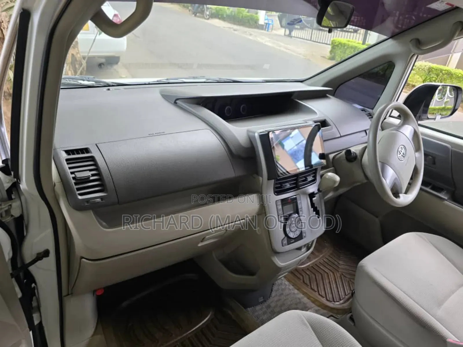 Toyota Noah 2009 White