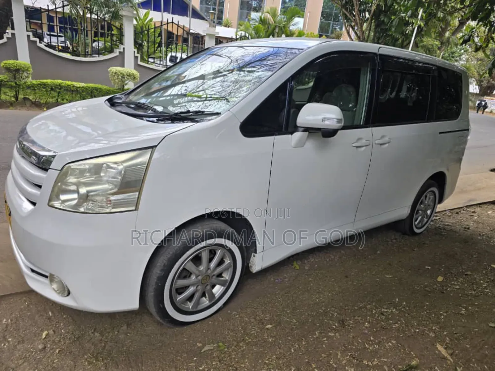 Toyota Noah 2009 White