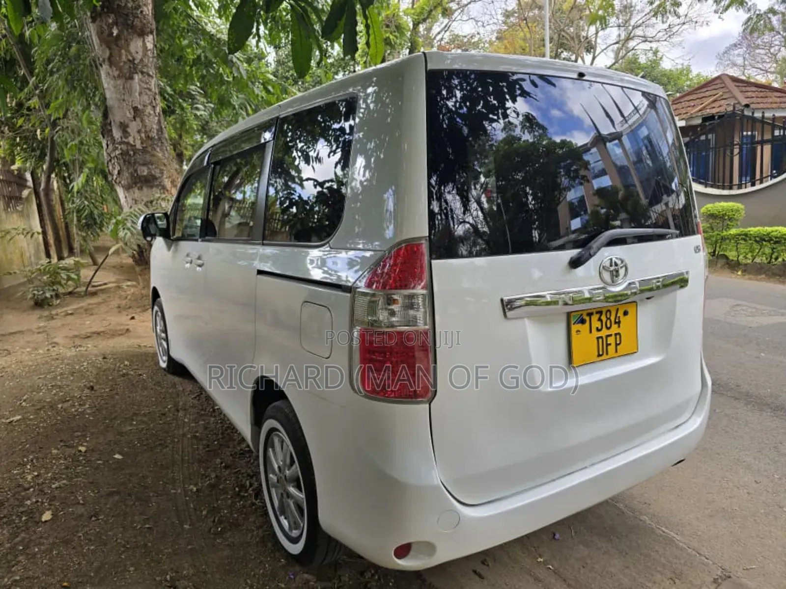 Toyota Noah 2009 White