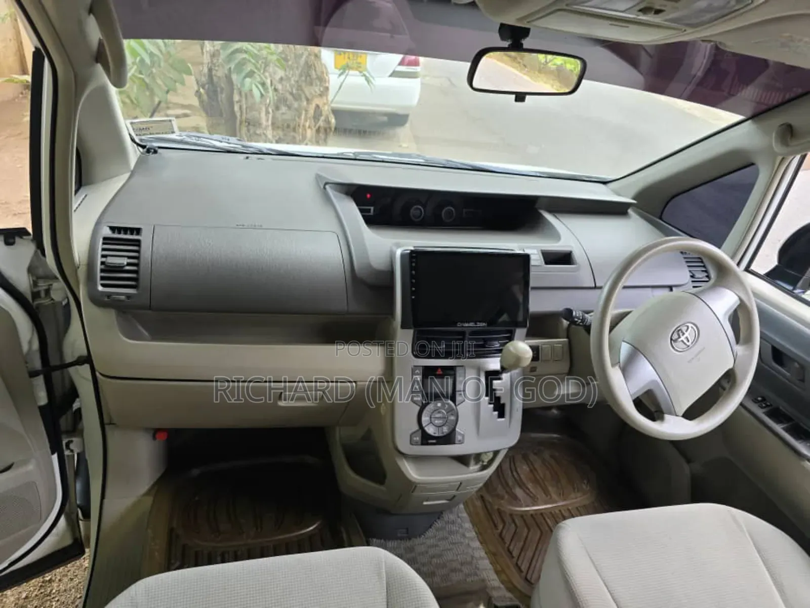 Toyota Noah 2009 White
