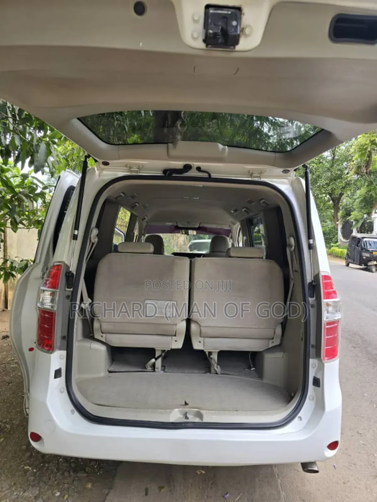 Toyota Noah 2009 White