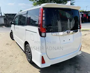 Toyota Noah 2.0 FWD (6 Seater) 2015 White