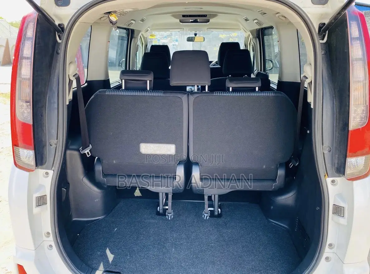 Toyota Noah 2.0 FWD (6 Seater) 2015 White