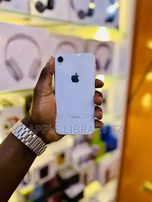 Apple iPhone XR 64 GB White
