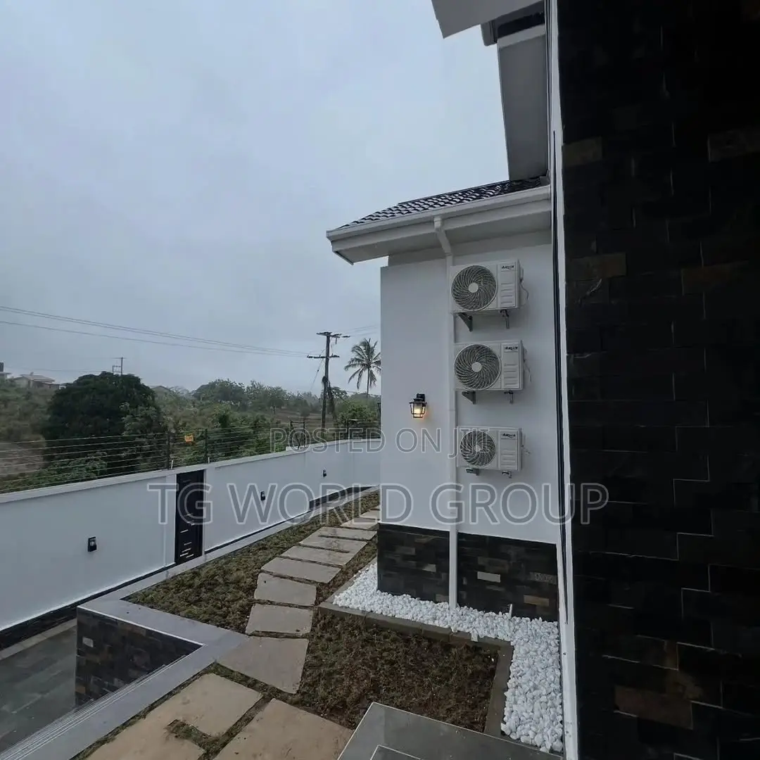 4bdrm Mansion in Goba for sale