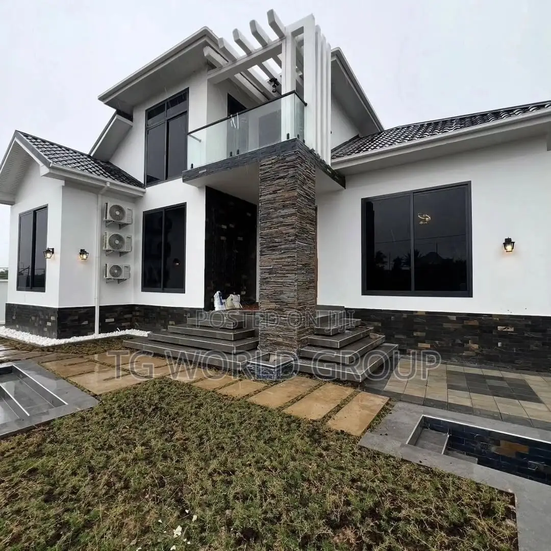 4bdrm Mansion in Goba for sale