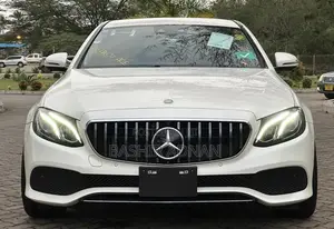 Mercedes-Benz E200 2016 Off white