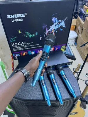 Shure U-6600 Vocal Artist Uhf Wireless Microphone System (4 Mics)