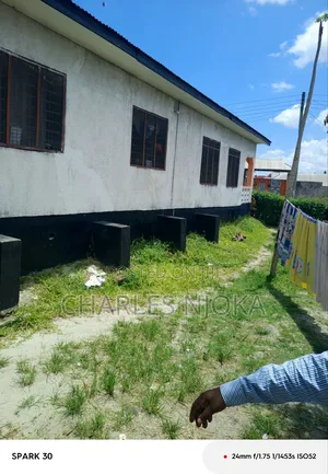 7bdrm House in Tanzania Daresalaam for sale
