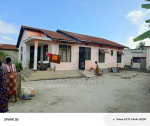 13bdrm House in Tanzania Daresalaam for sale