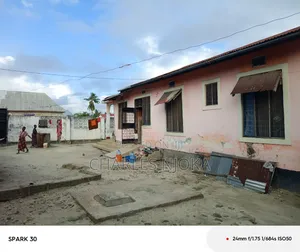 13bdrm House in Tanzania Daresalaam for sale
