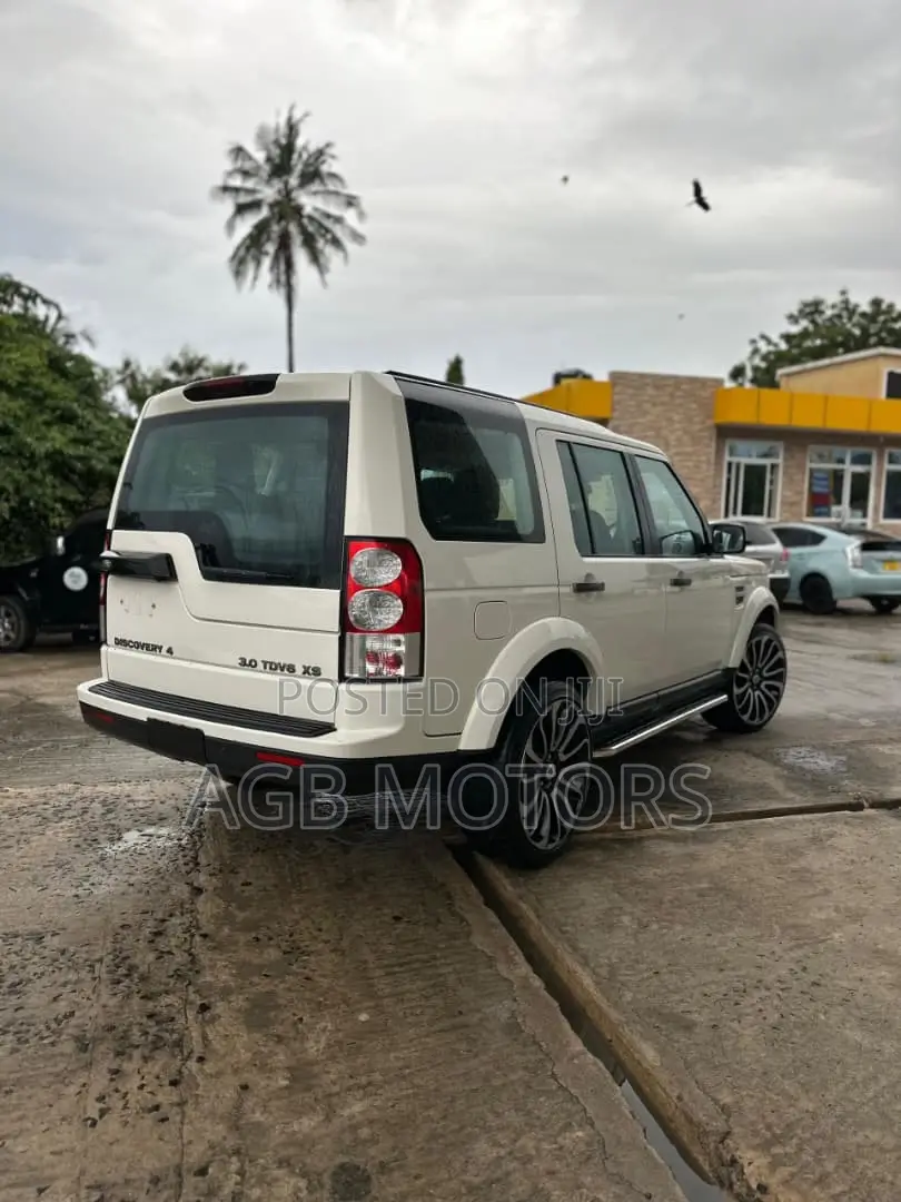 Land Rover Discovery 2011 White