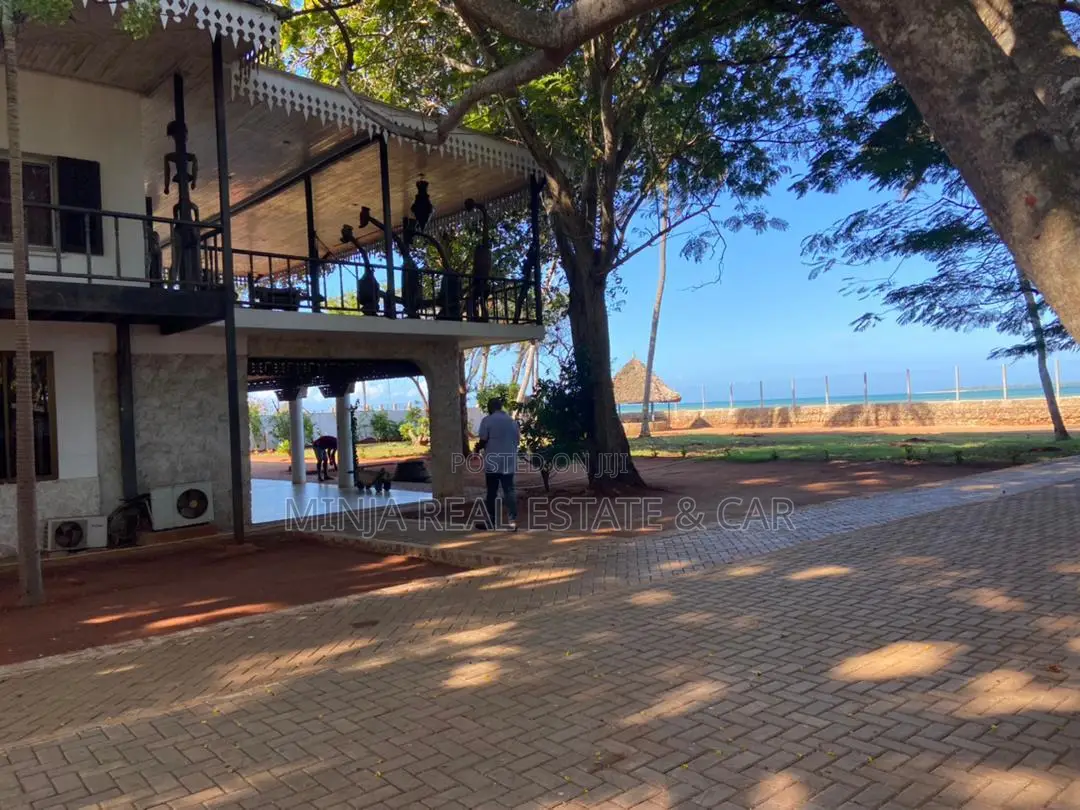 8bdrm House in Mbezi Beach for sale