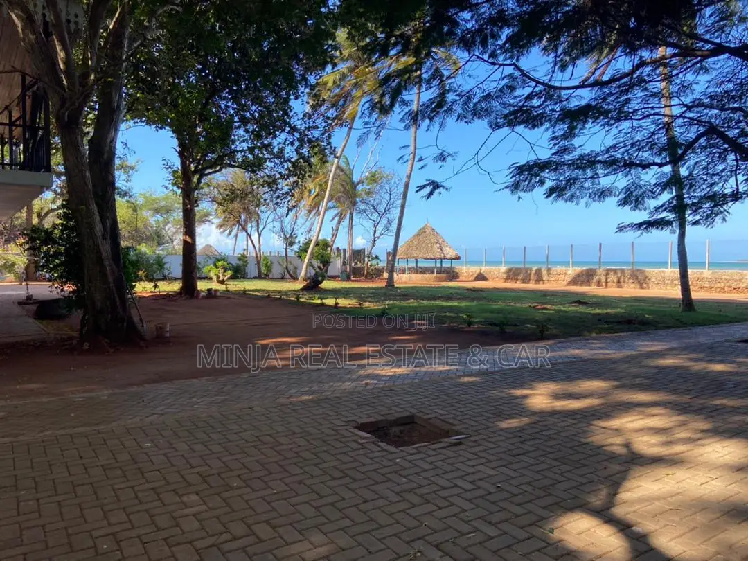 8bdrm House in Mbezi Beach for sale