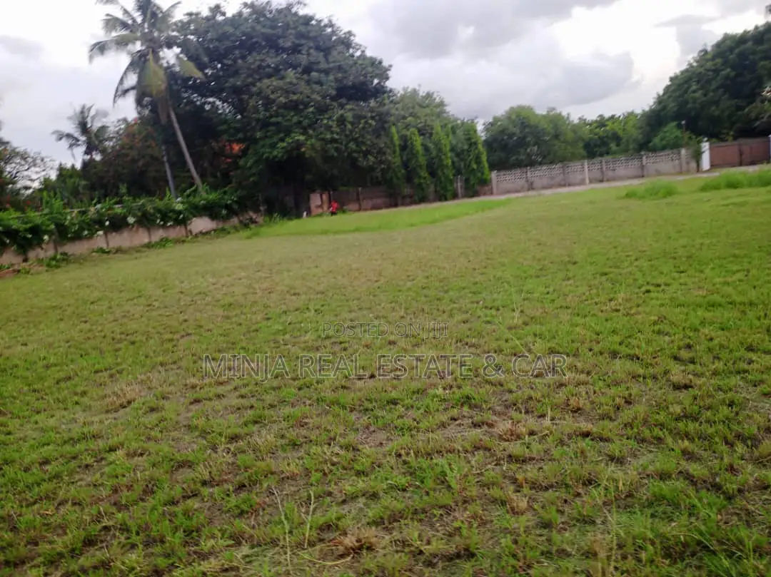 14bdrm House in Kunduchi for sale