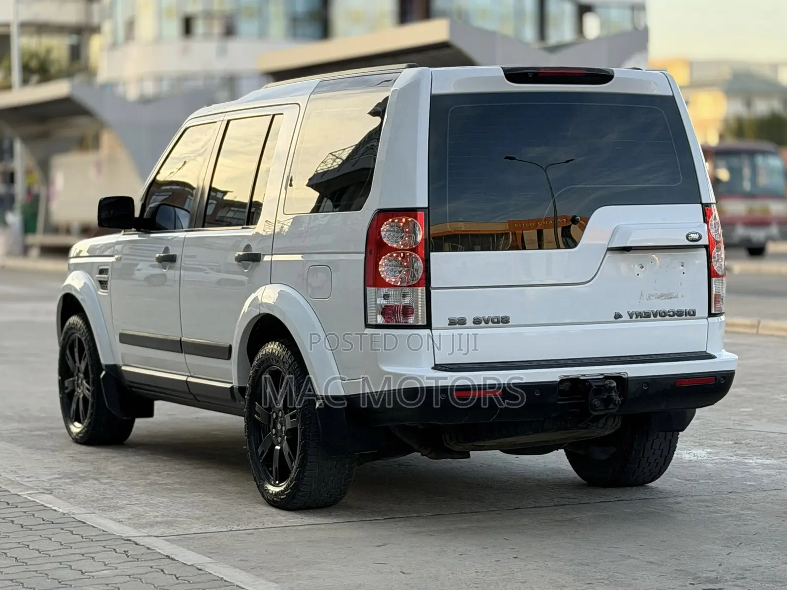 Land Rover Discovery 2011 White