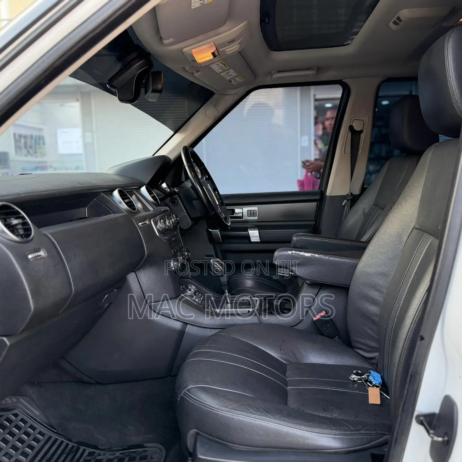 Land Rover Discovery 2011 White