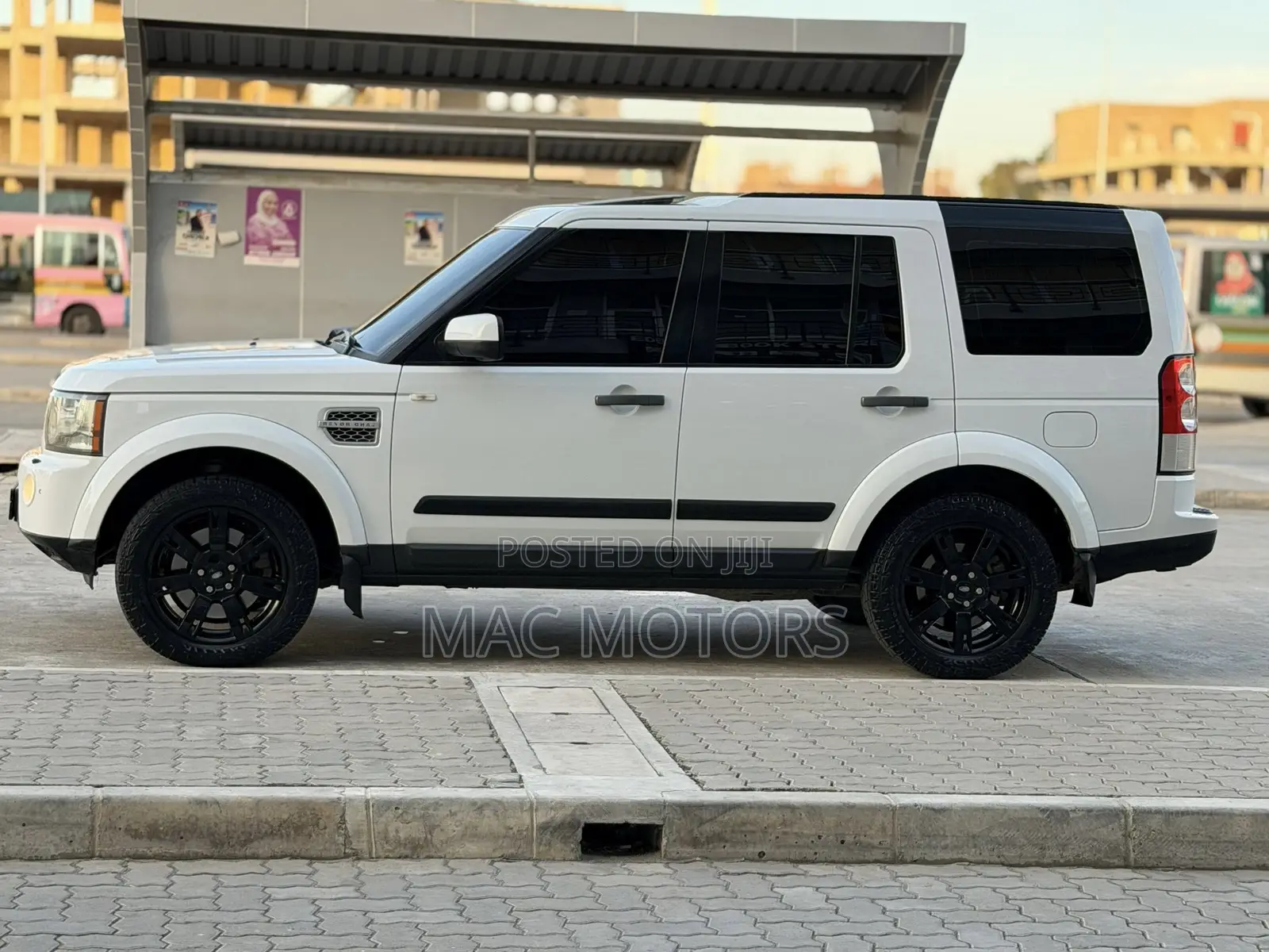 Land Rover Discovery 2011 White