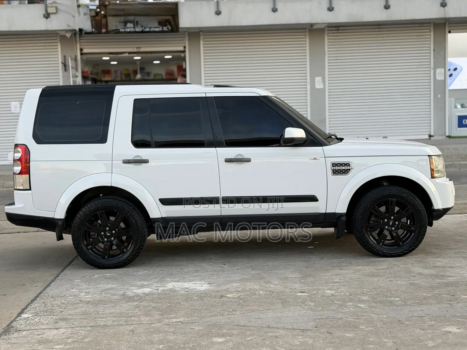 Land Rover Discovery 2011 White