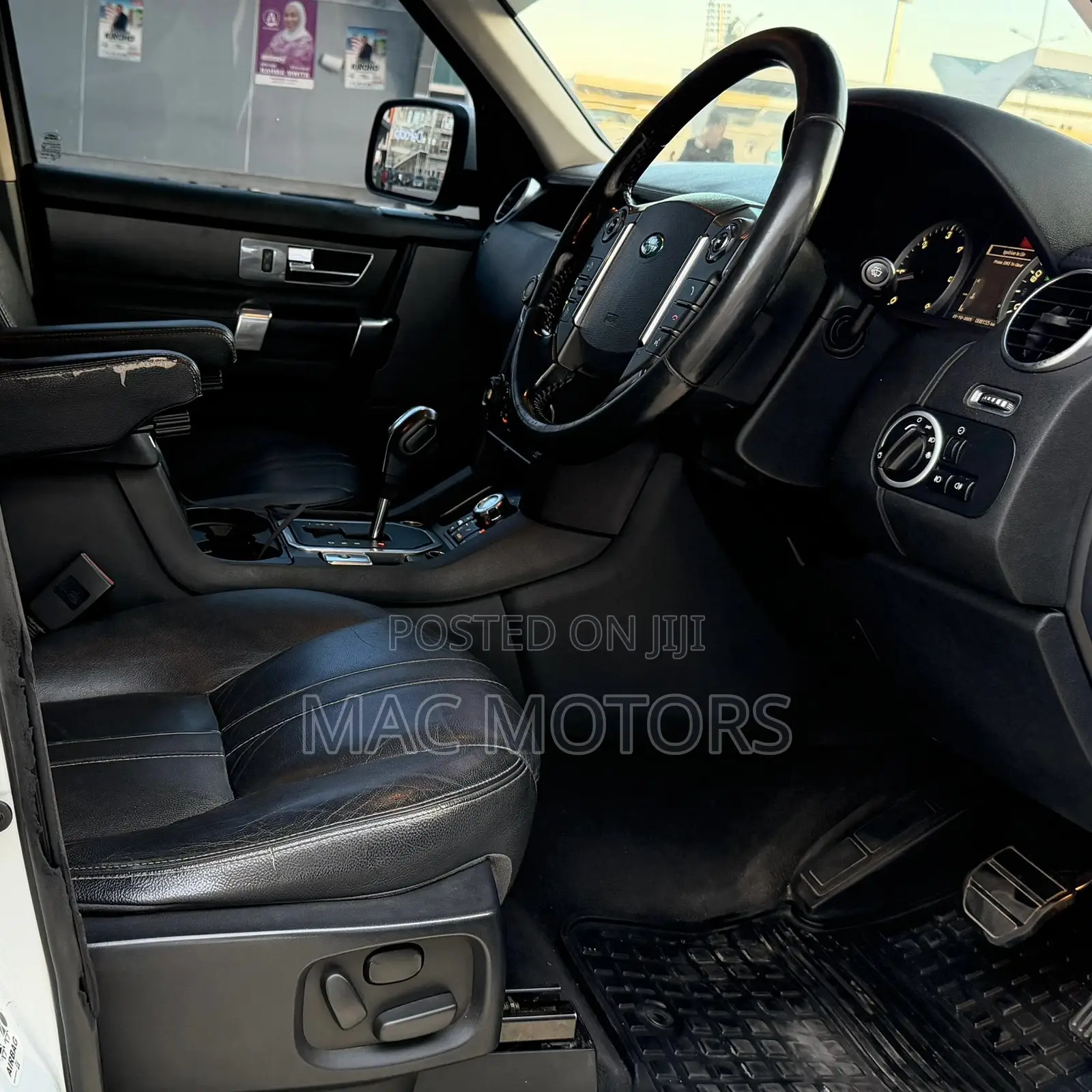Land Rover Discovery 2011 White