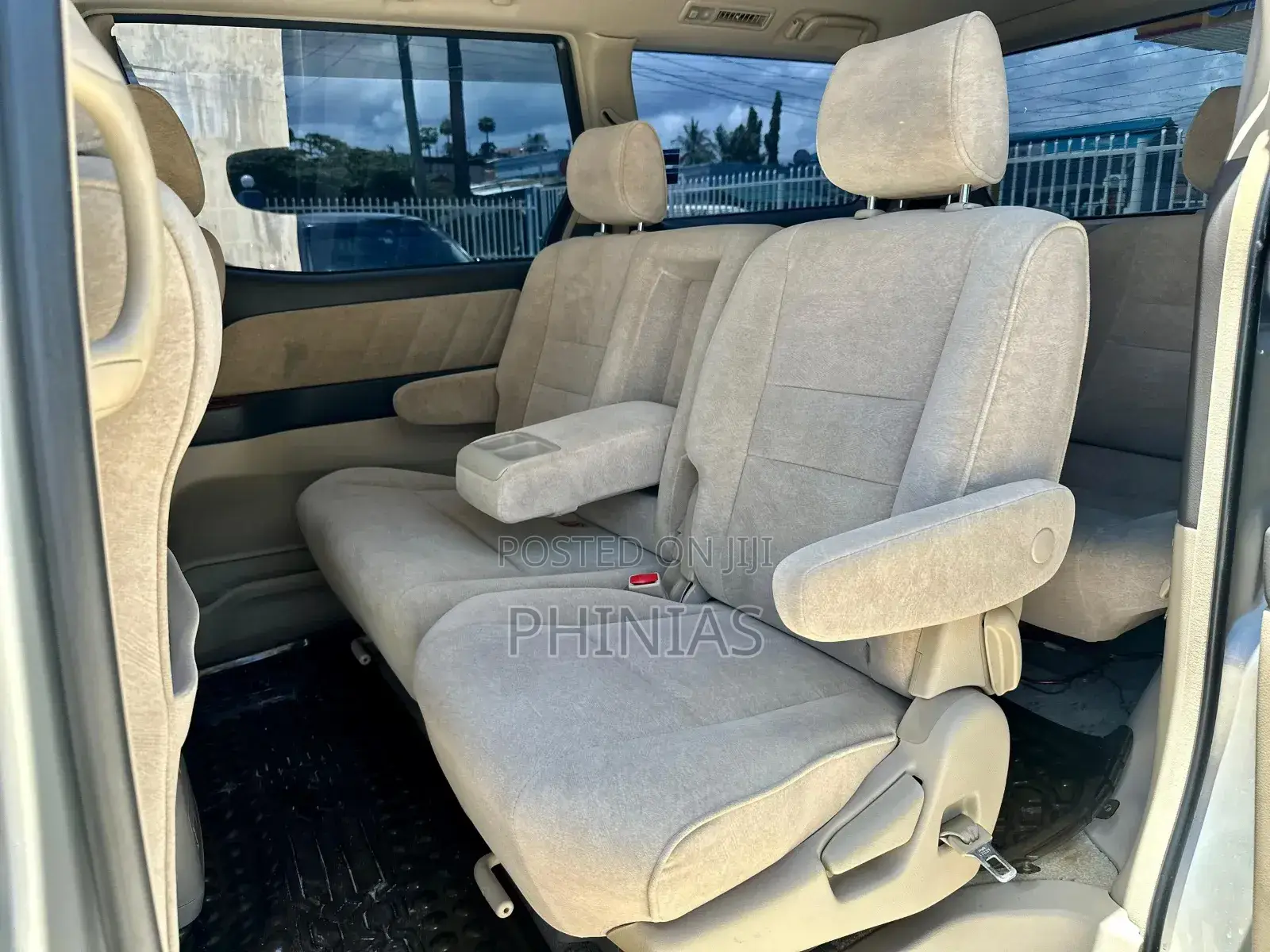 Toyota Alphard 2005 Silver