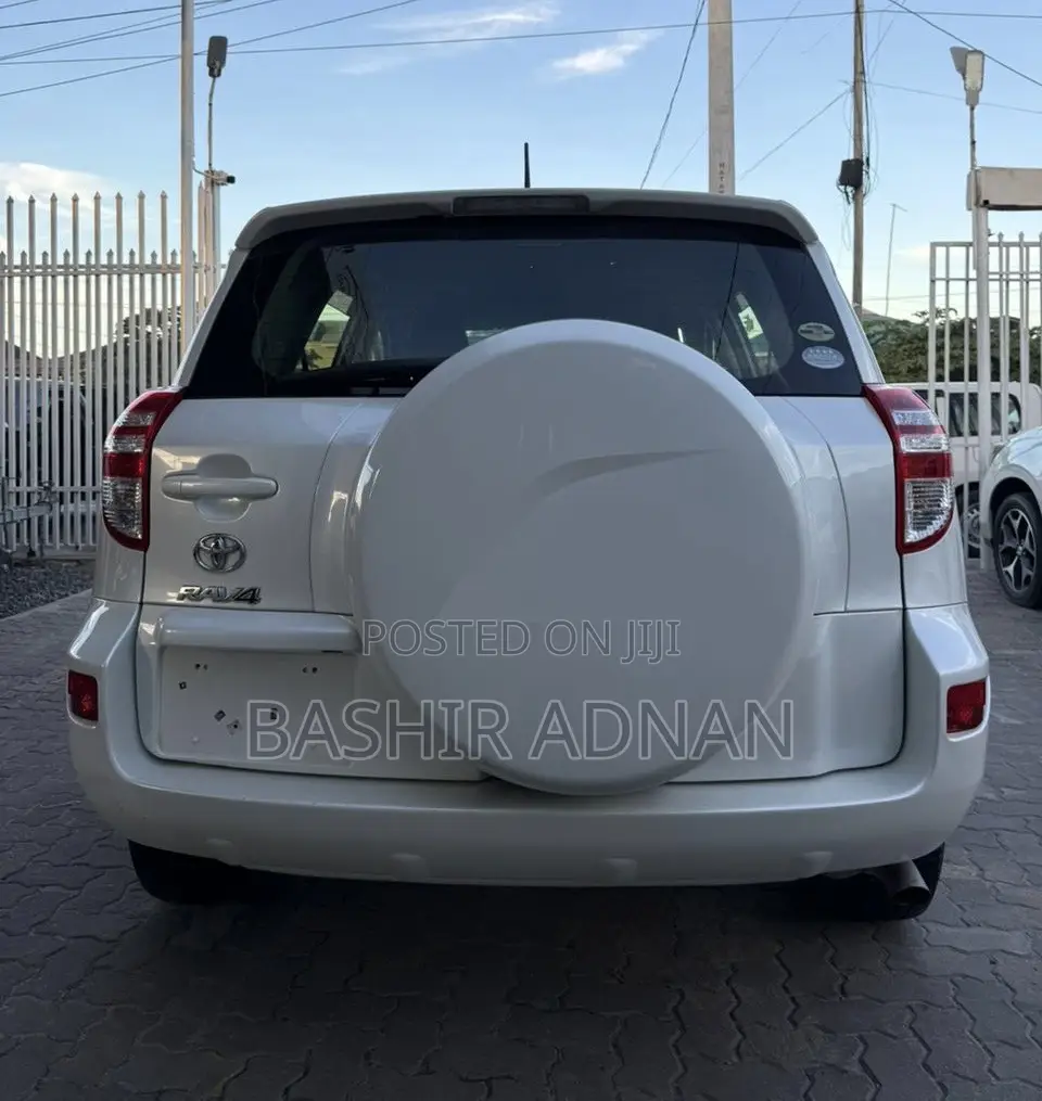 Toyota RAV4 2010 White