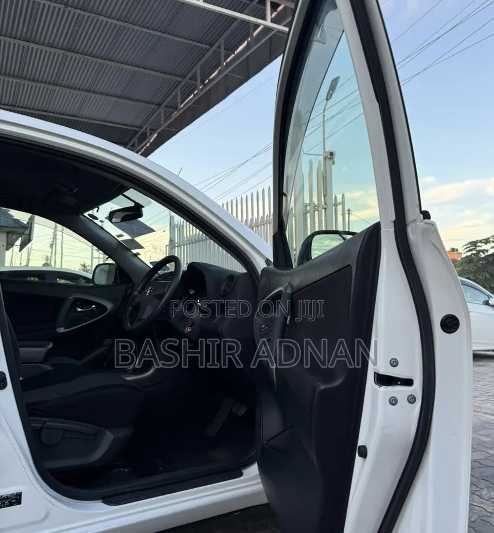 Toyota RAV4 2010 White