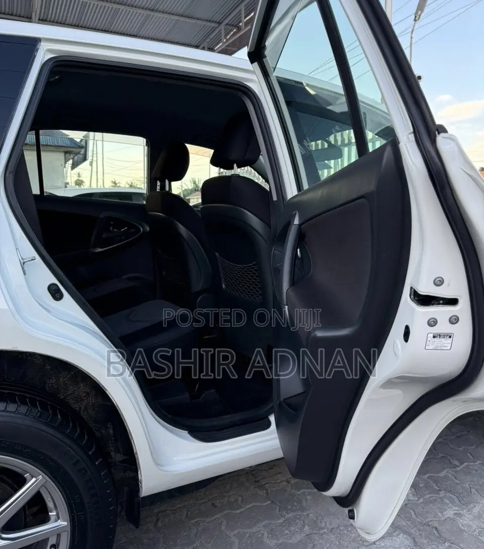 Toyota RAV4 2010 White