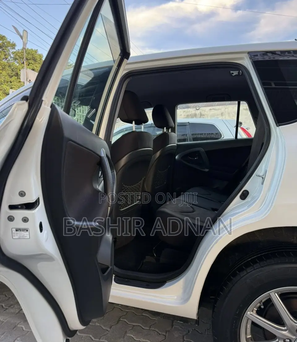 Toyota RAV4 2010 White