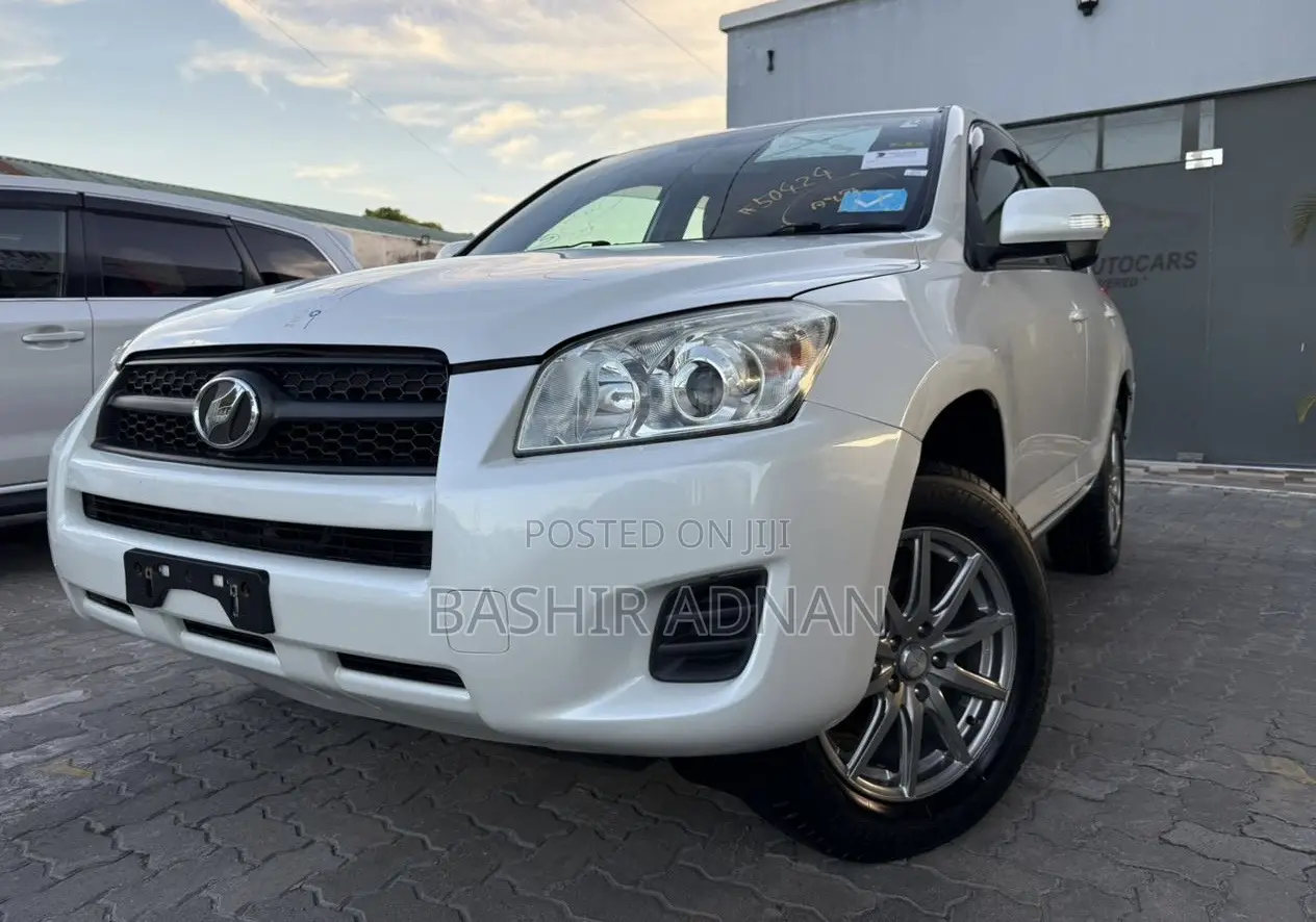 Toyota RAV4 2010 White
