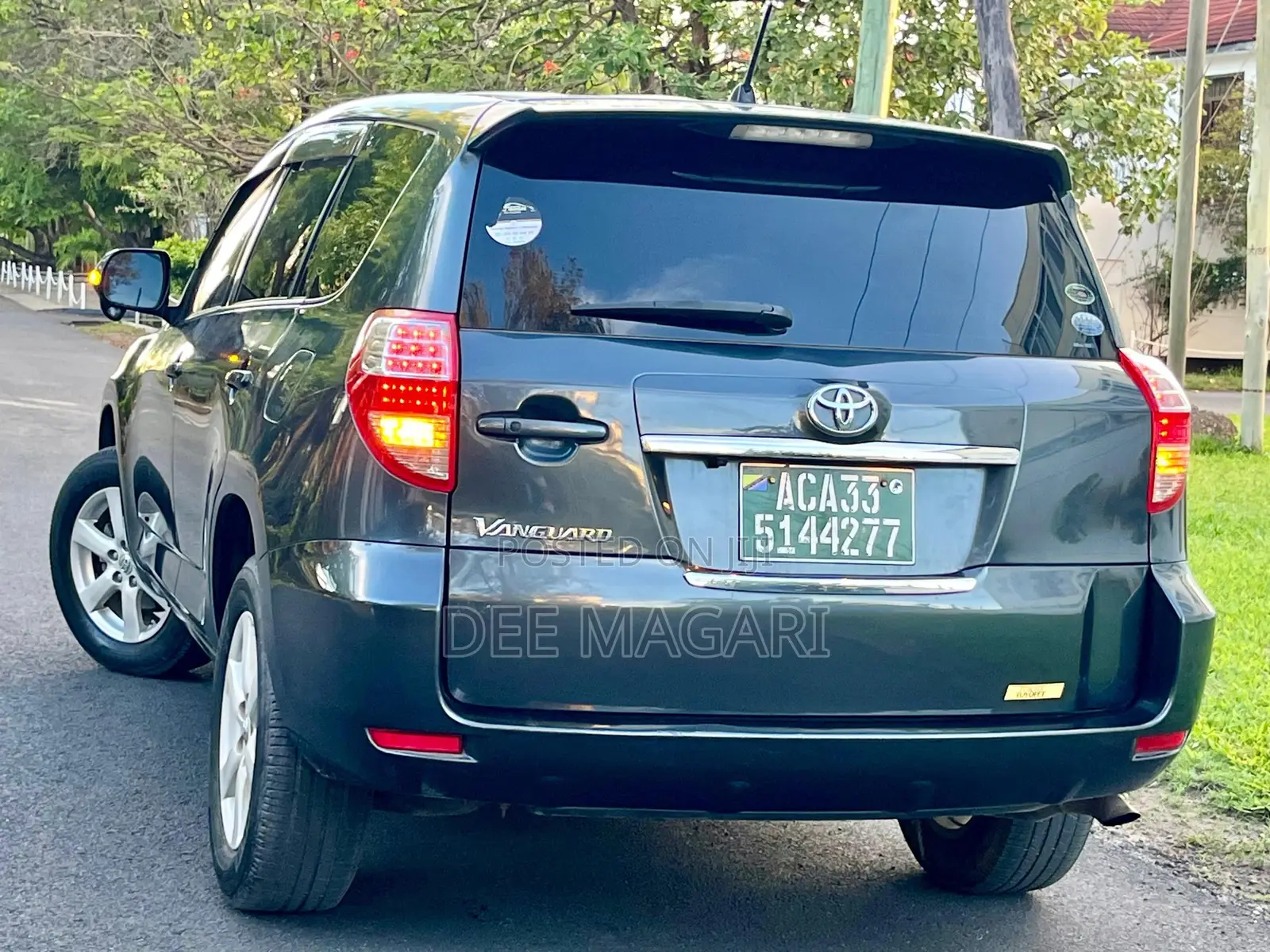 Toyota Vanguard 2010 Gray