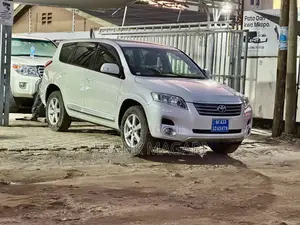 Toyota Vanguard 2009 White