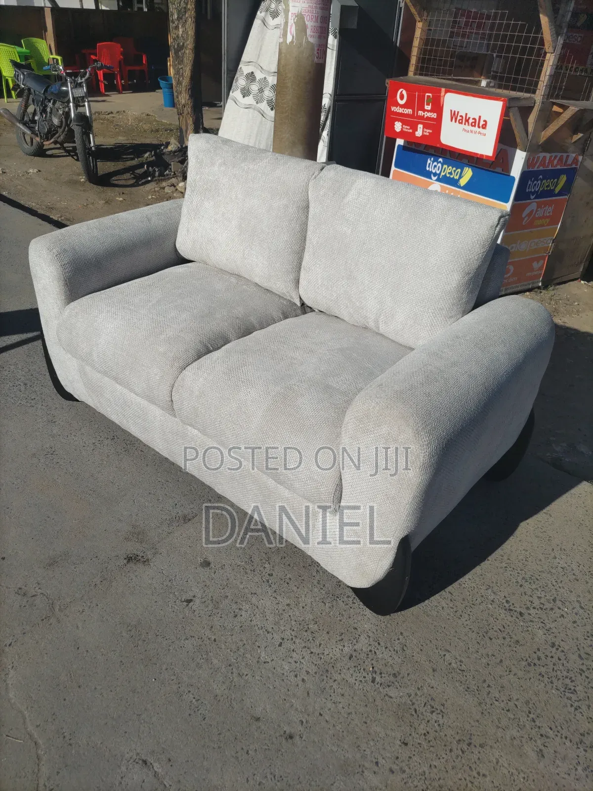 Sofa Set Ya 2:2 Rangi Ya Off White