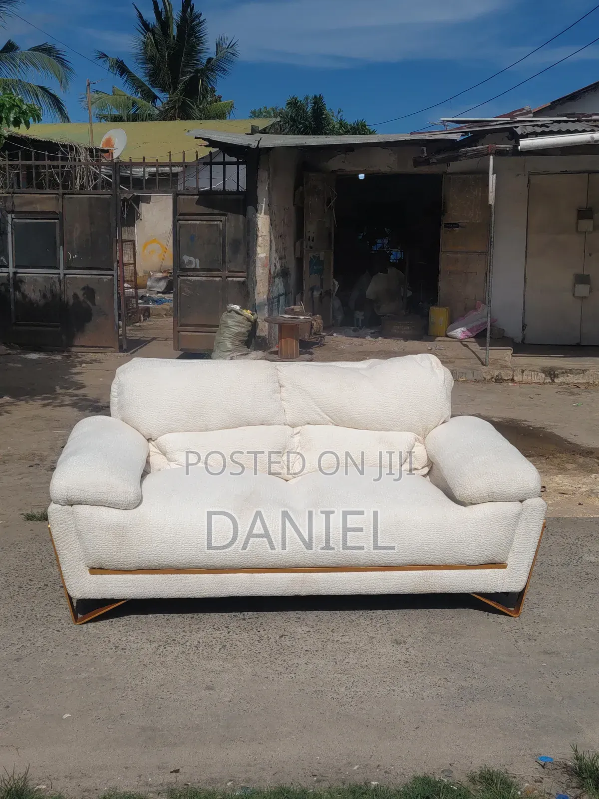 Sofa Ya Watu Wawili Rangi Nyeupe
