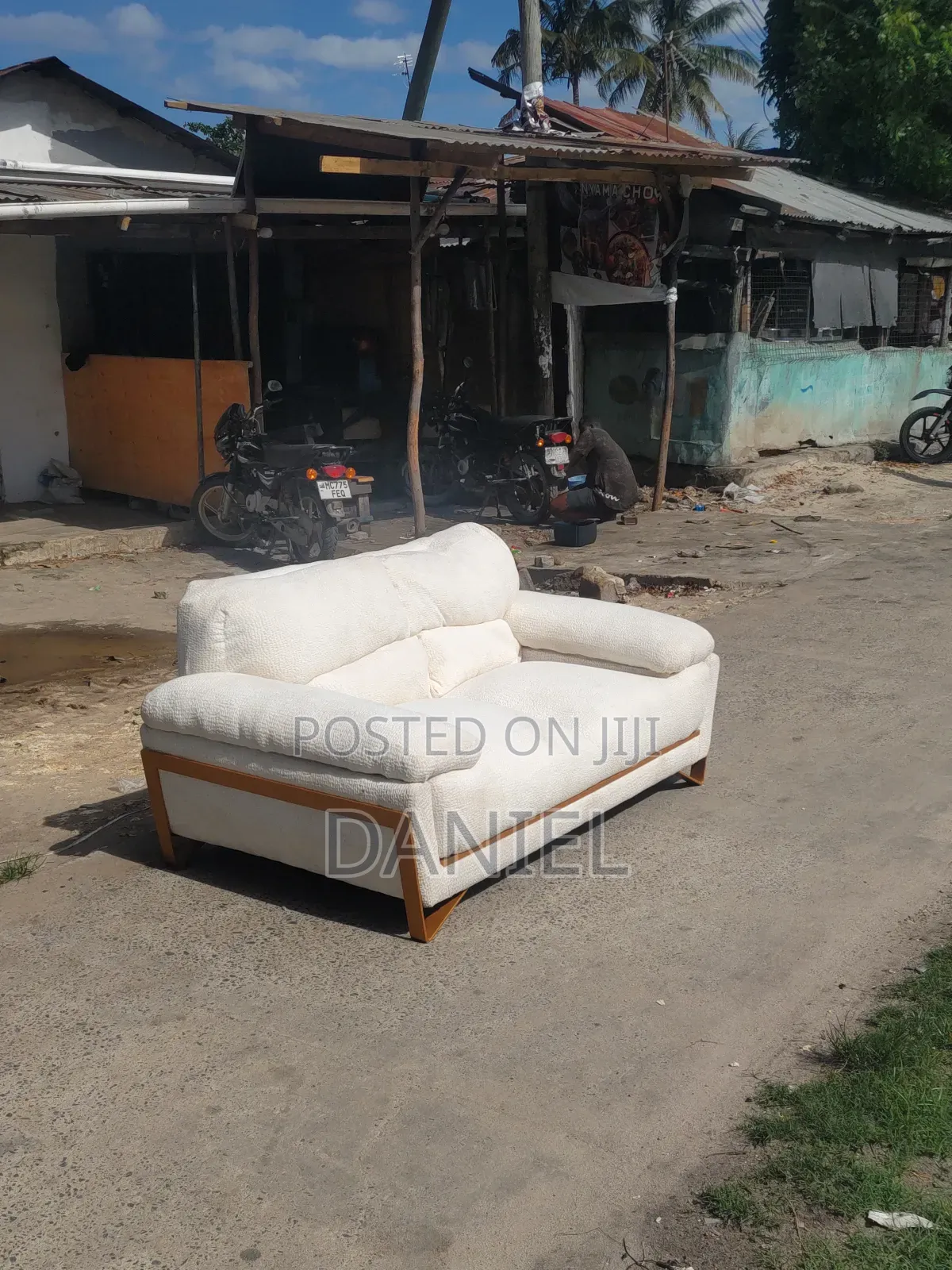 Sofa Ya Watu Wawili Rangi Nyeupe
