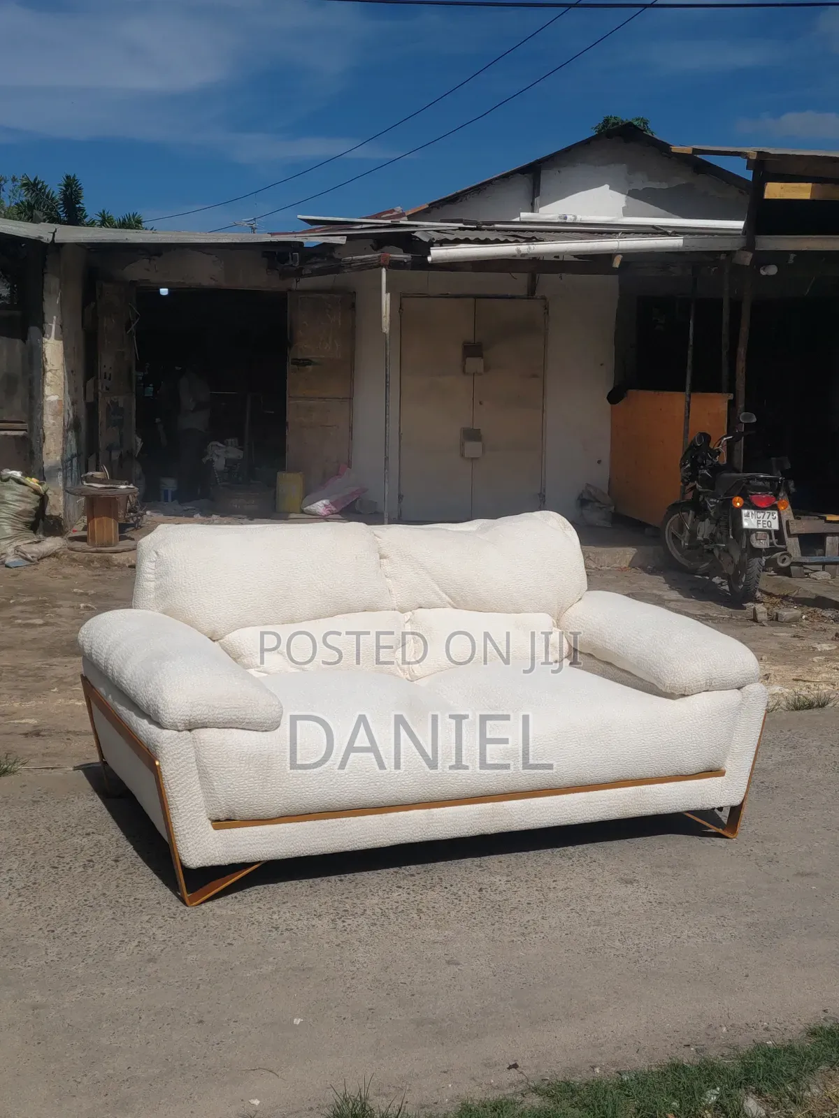 Sofa Ya Watu Wawili Rangi Nyeupe