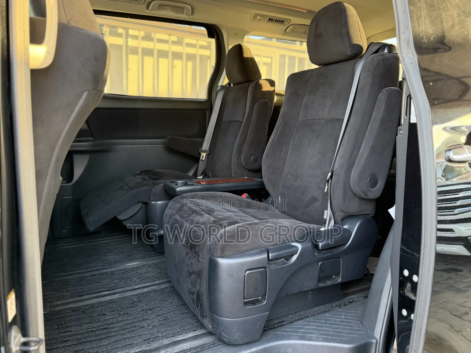 Toyota Vellfire 2010 Black