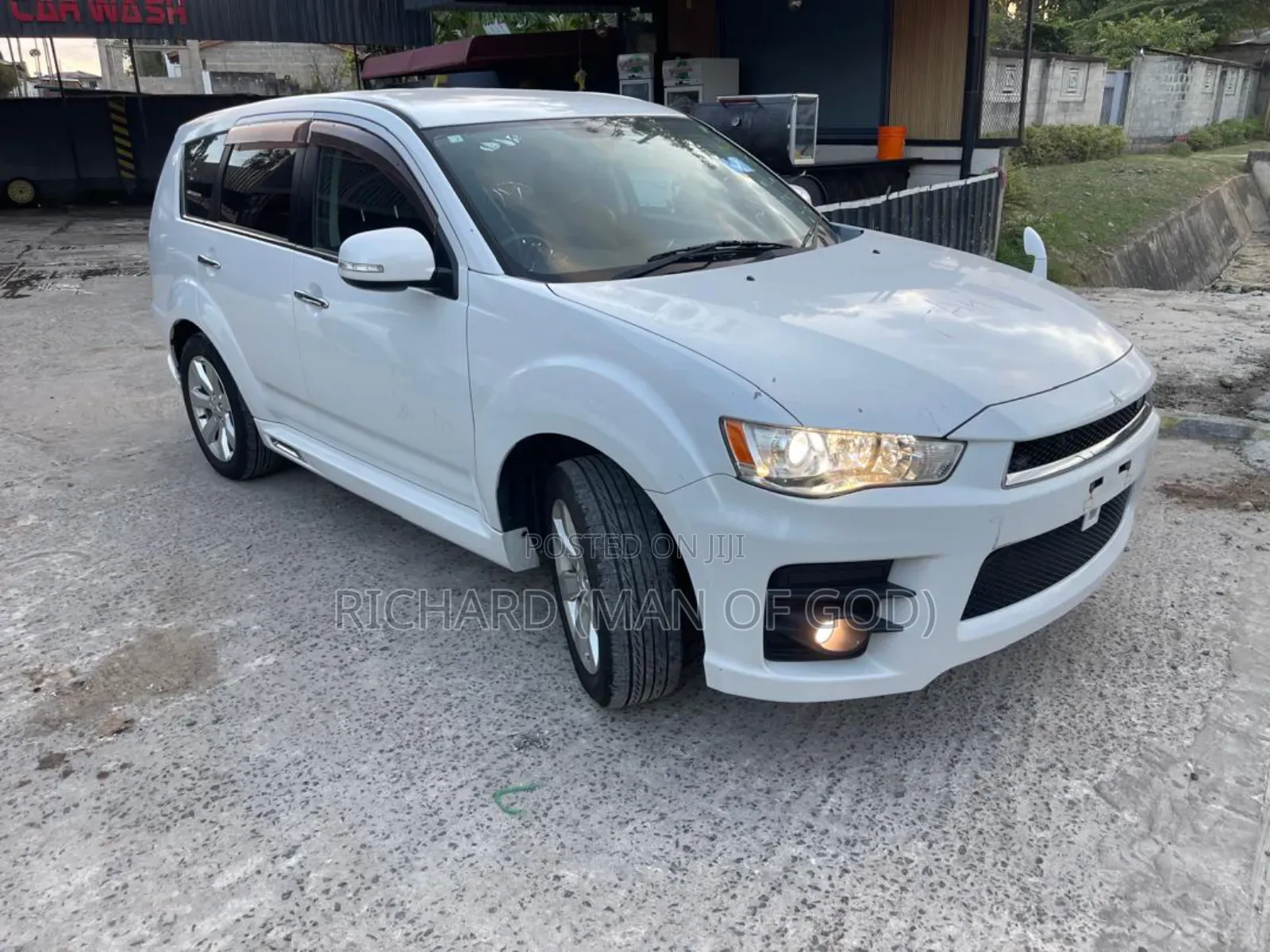 Mitsubishi Outlander 2011 White