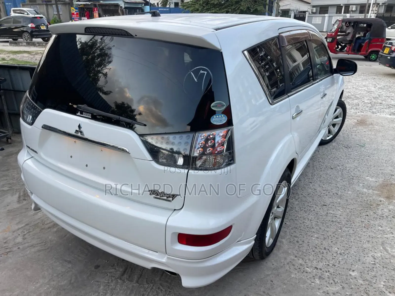 Mitsubishi Outlander 2011 White